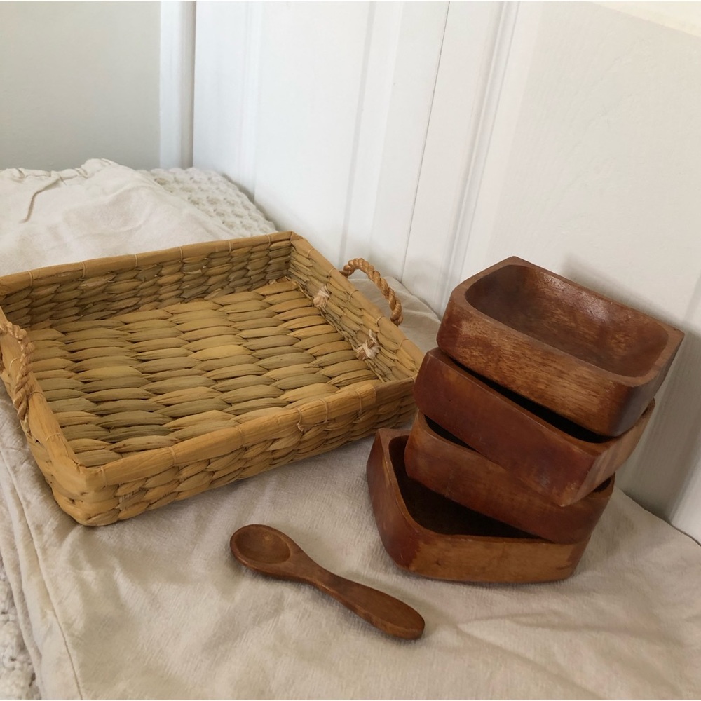 Wooden serving tray with 4 bowls & spoon